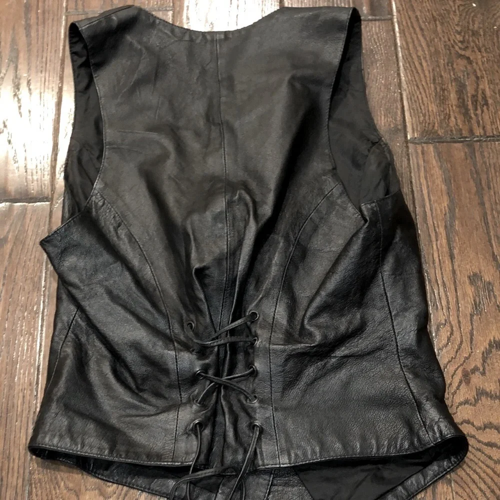 Vintage leather vest size medium with lace up back detail - Picture 5 of 5
